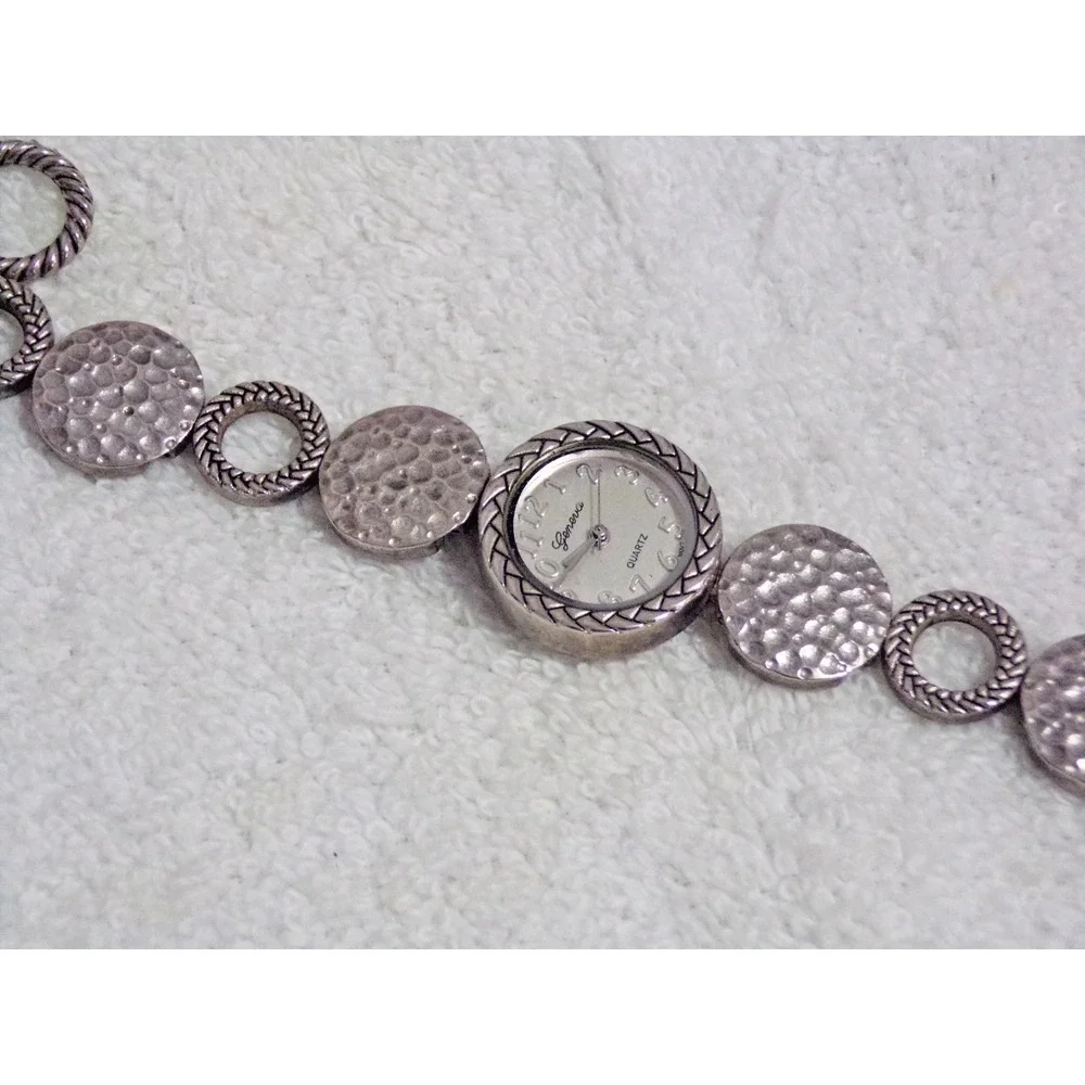 Geneva Quartz Ladies Watch #D8932LC Silver Band New Battery 7